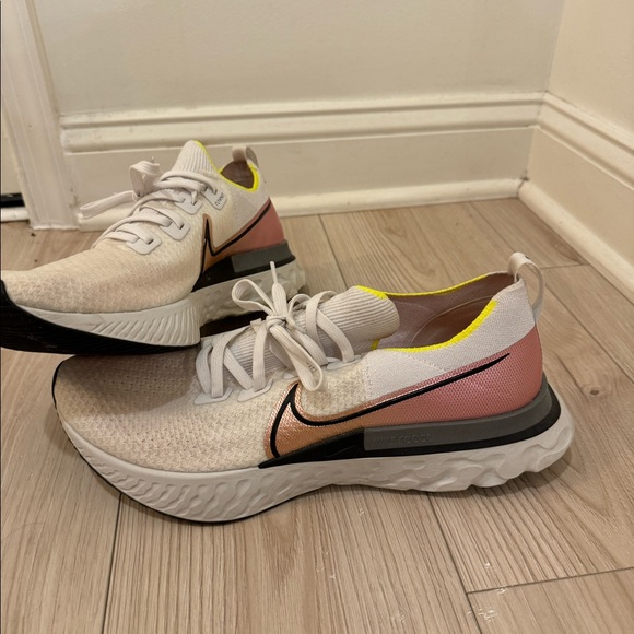 Nike React Infinity Run - Picture 2 of 9